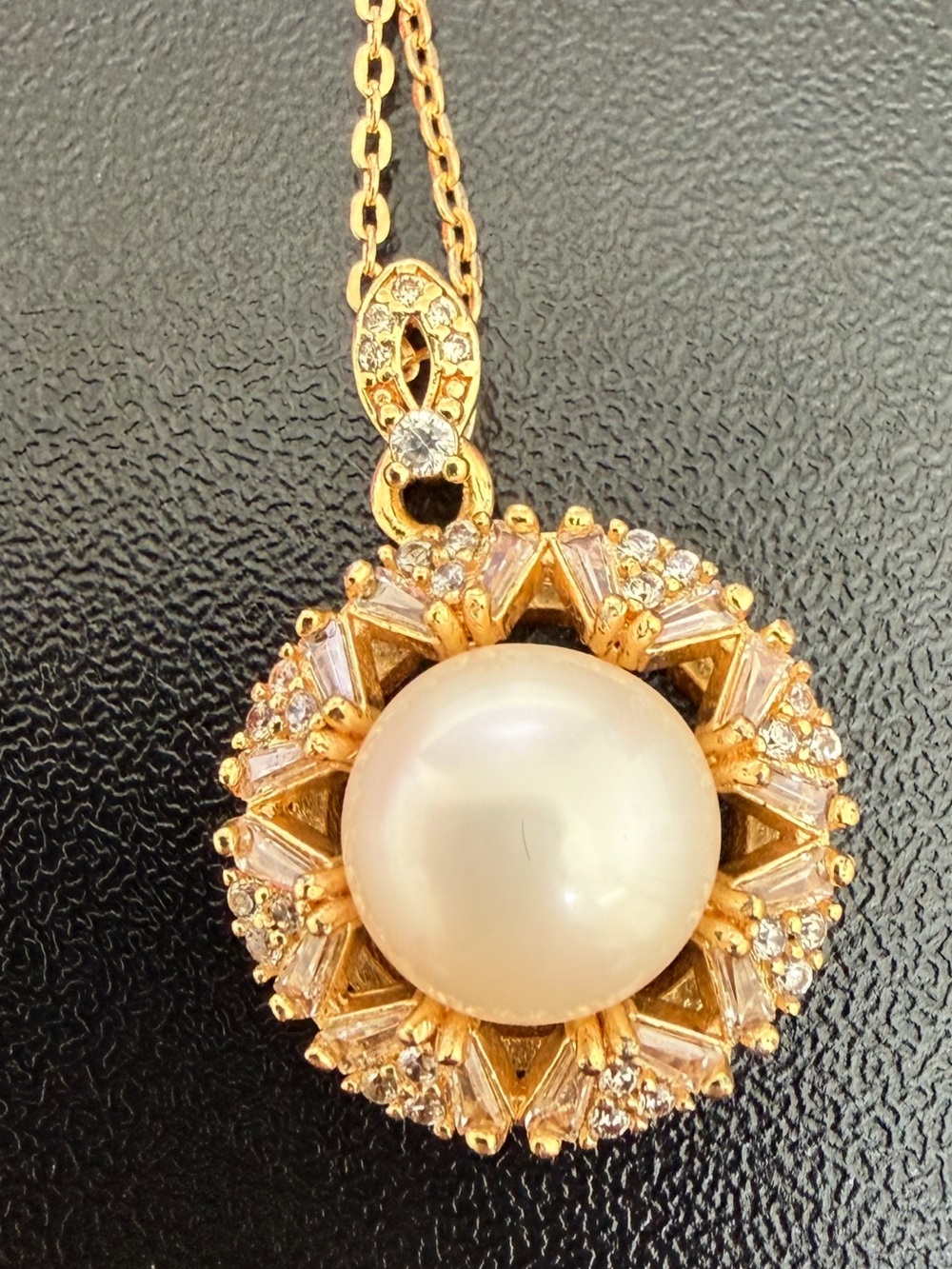 Gold Pearl Halo Pendant Necklace - Timeless Women's Jewelry